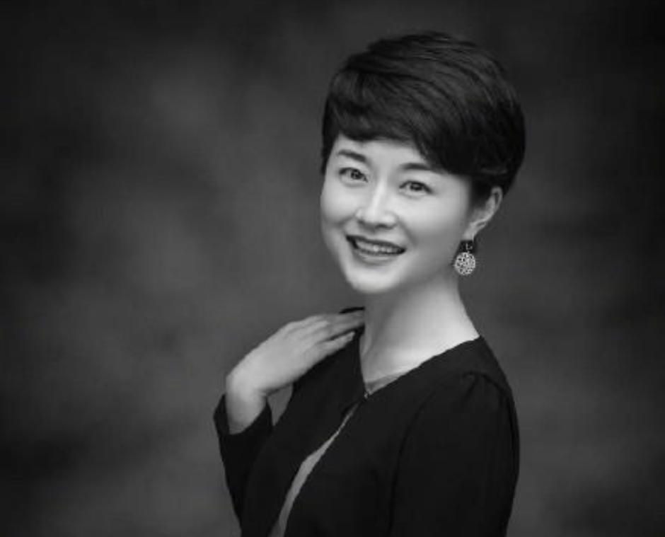 体育新闻女主持人，她们如何塑造体育传播的新面貌